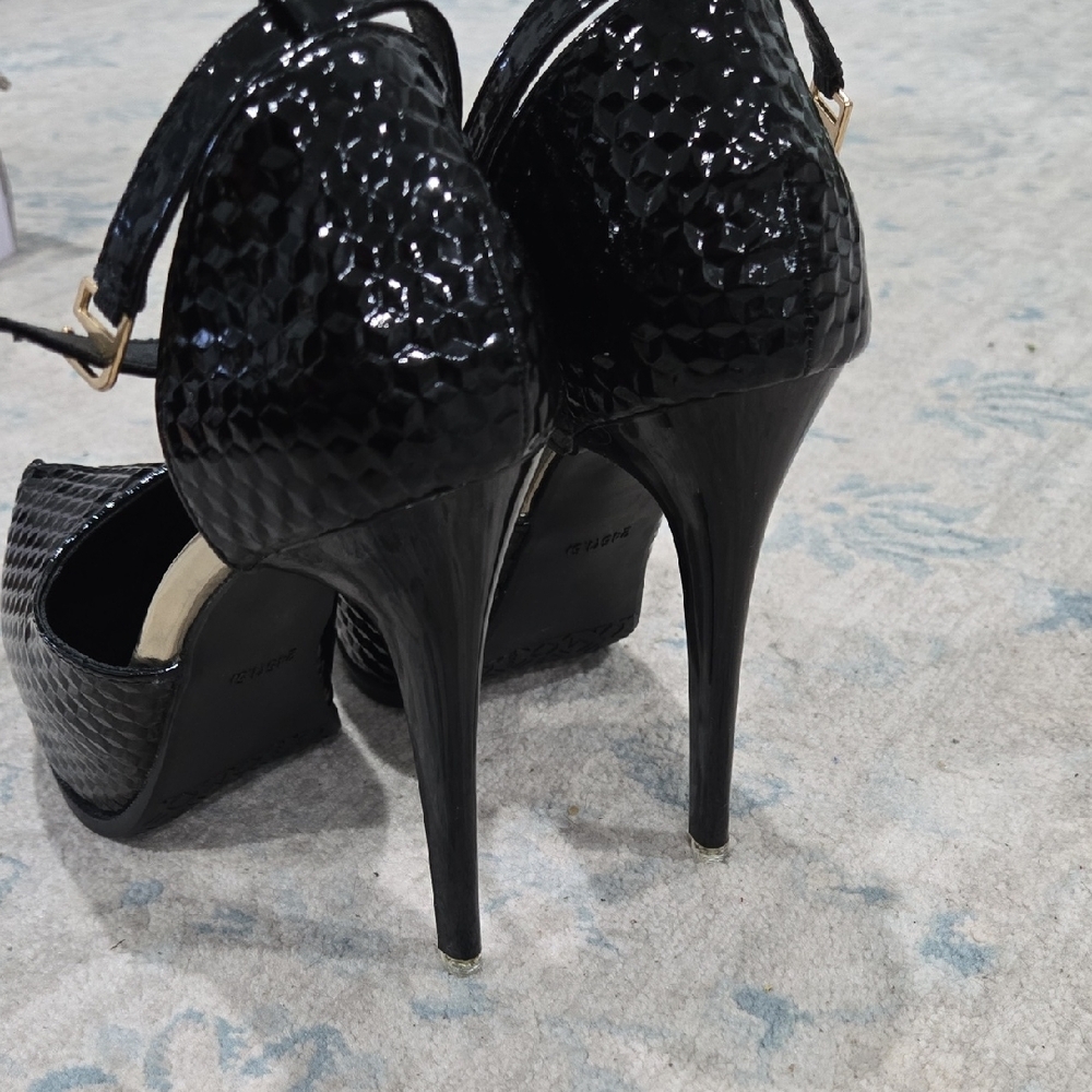Black Textured Platform Heels - Picture 5 of 6